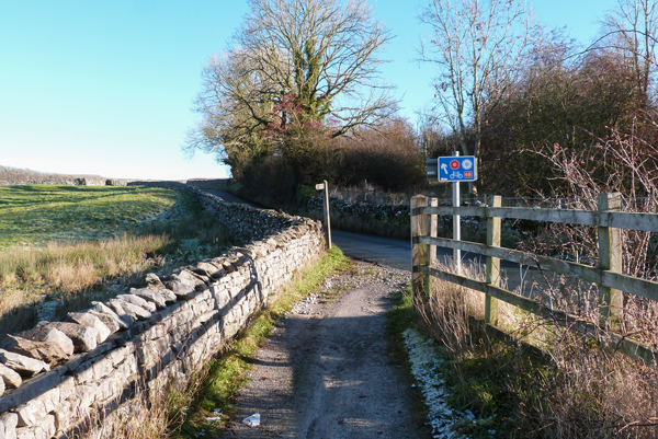 Gravel path near Clapham to avoid A65