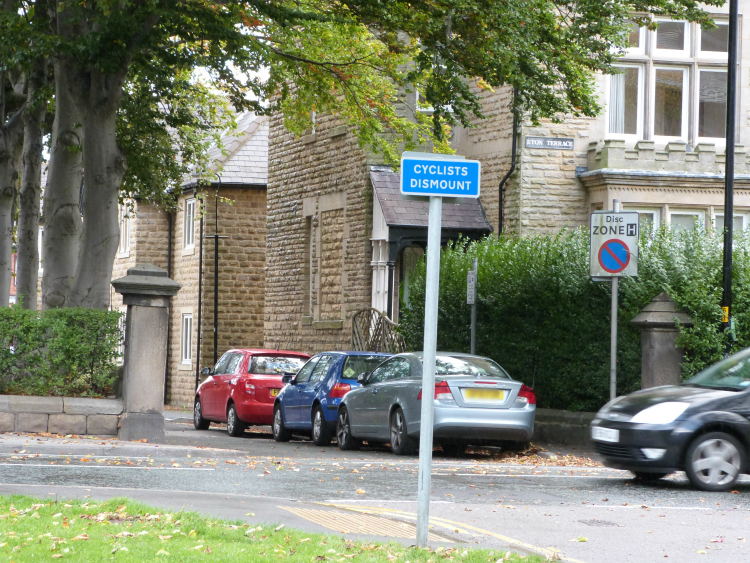 Cyclists dismount sign