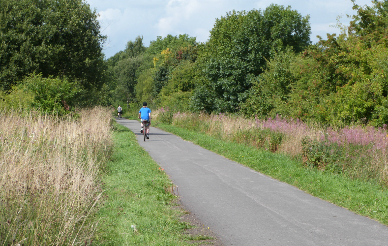 Cyclists on the Nidderdale Greenway Cyclists on the Nidderdale Greenway