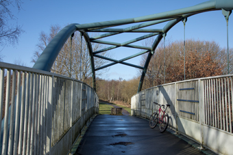 Millennium Bridge, Bullhouse
