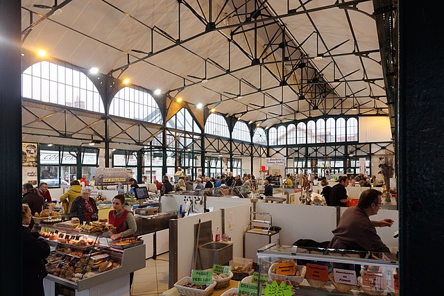 Covered market, Commentry