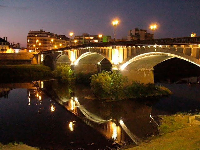Dax by night
