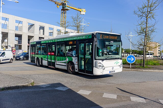 Bus at Mantes-la-Ville