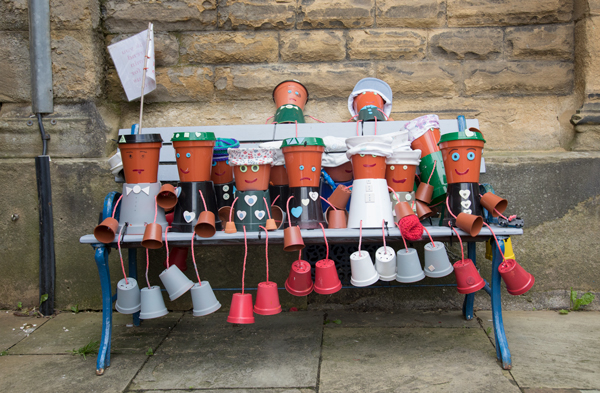 Flowerpot work of art, Settle