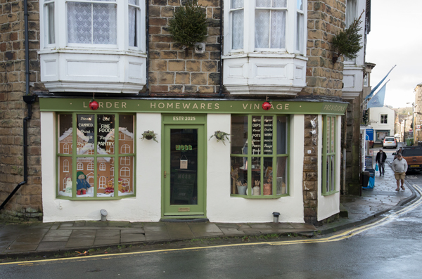 Homewares, Settle