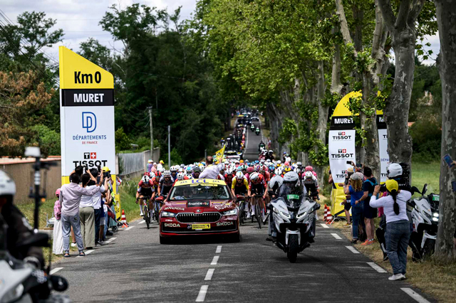The start in Muret of Stage 15 TDF 2025