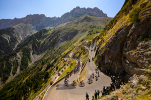 Hairpin on the climb to Alpe d'Huez