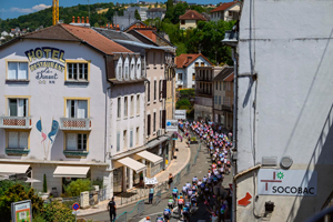 Peloton on Stage 9 TDF 2026