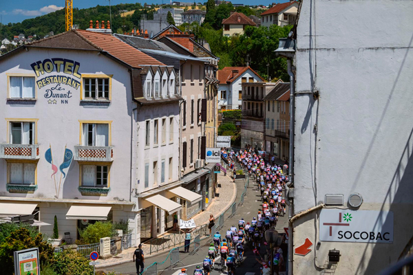 Peloton on Stage 9 TDF 2026