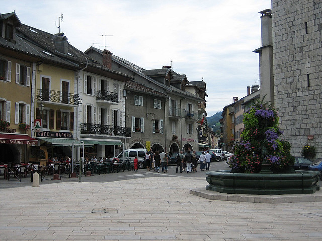 Thones main square