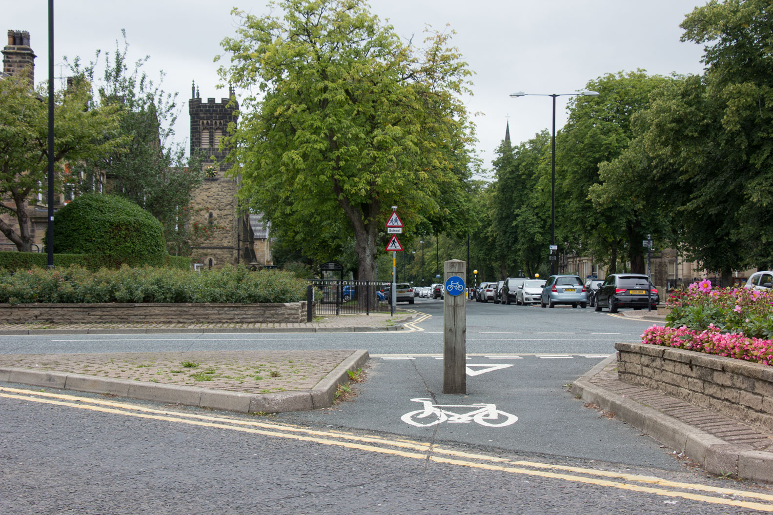 Cycle straight on option, Victoria Avenue