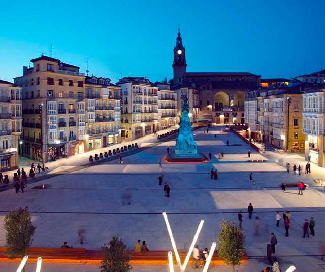 Vitoria-Gasteiz, Plaza Virgen Blanca