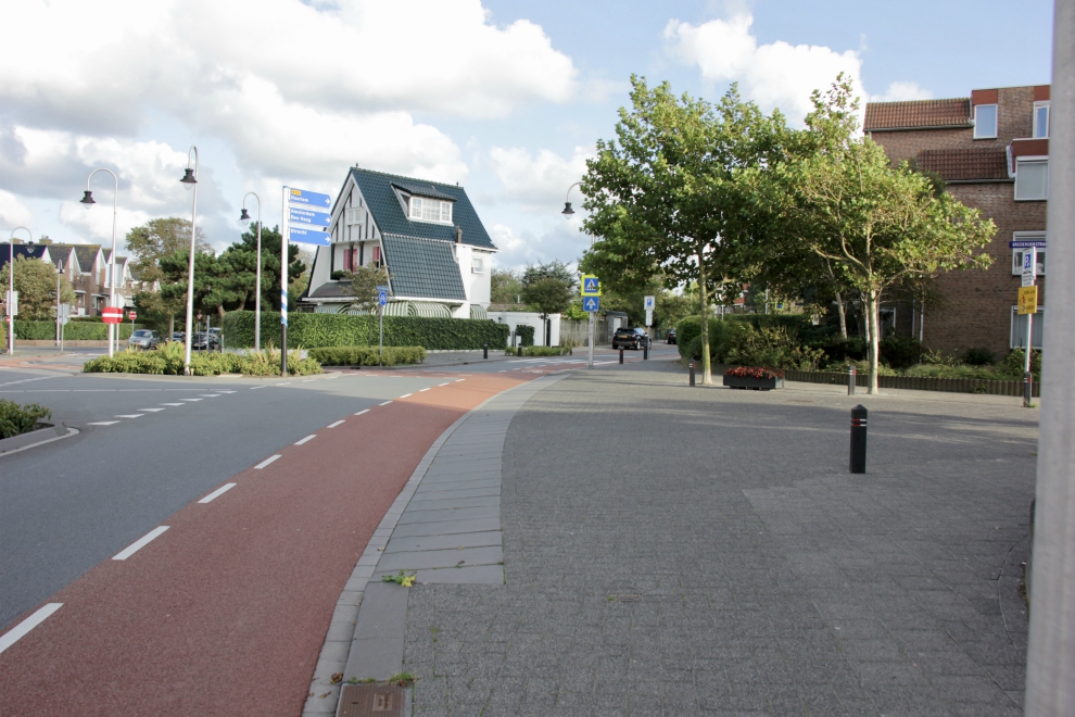 Turn onto a side street, Zandvoort